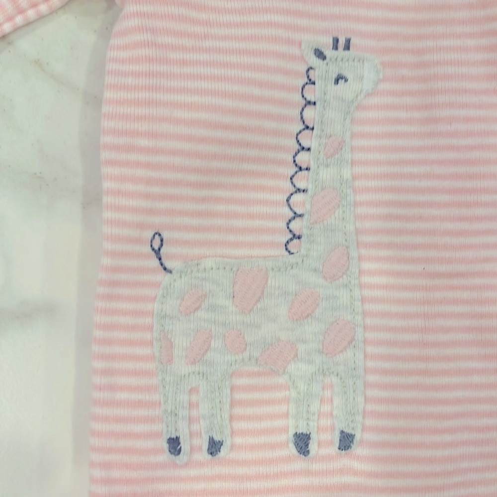 Carter’s 3 mth pink/white, & gray. 3pc- top with pants & onesie CUTE GIRAFFE! 🦒 - Picture 3 of 8
